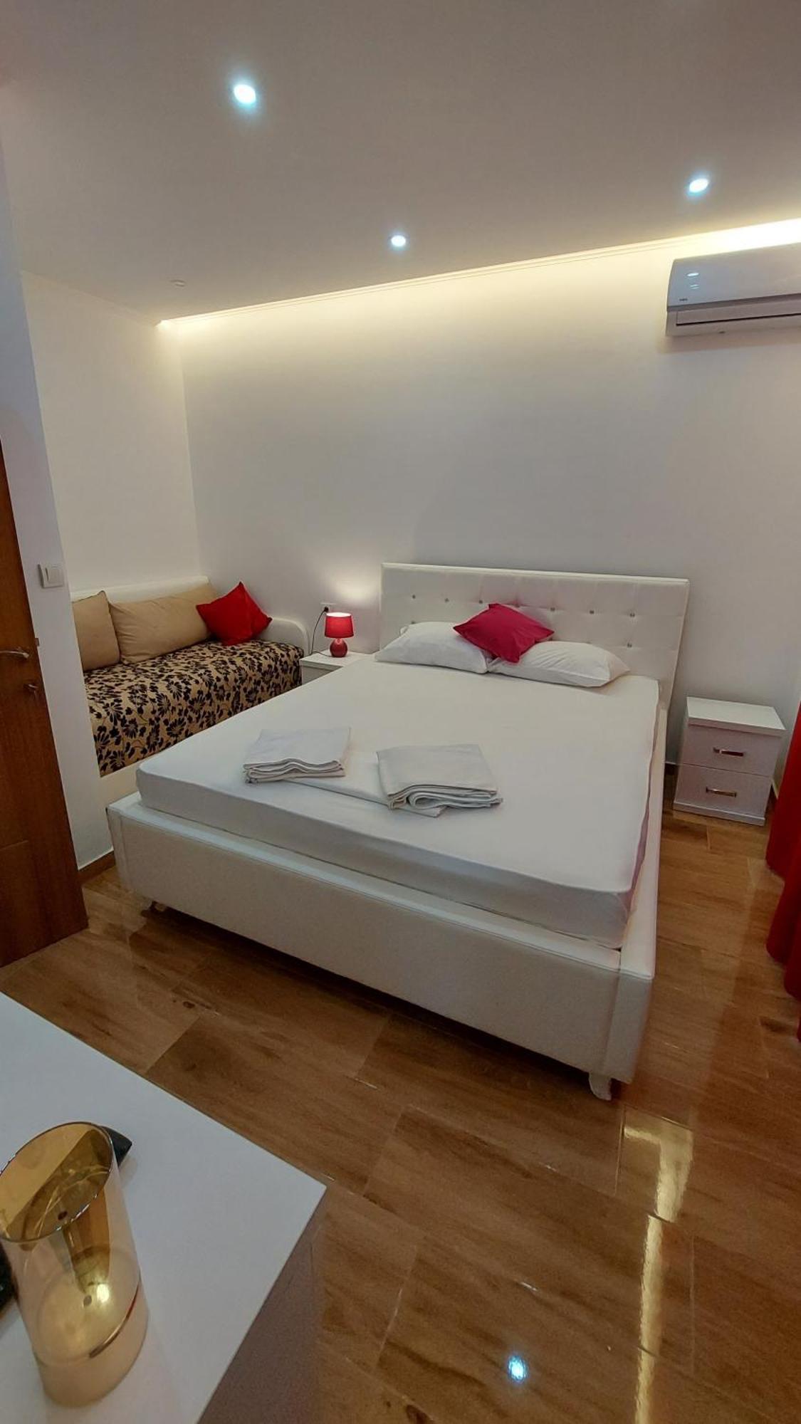 Rinia Apartment